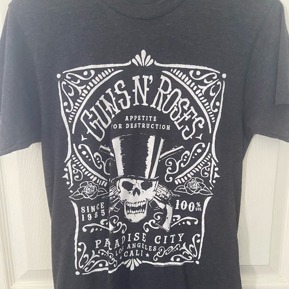 Guns & Roses T-shirt - Picture 2 of 2